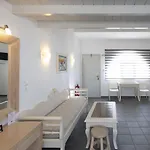 מלון דירות Erato 4*