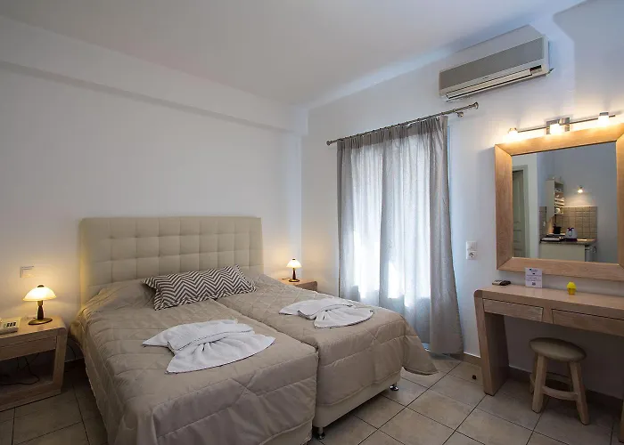 Erato 4* Fira (Santorini)