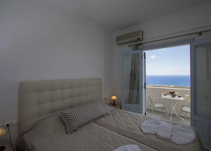 Erato 4* Fira (Santorini)