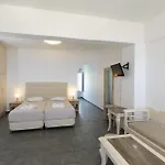 埃拉托公寓 4*